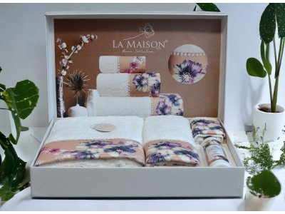 Подарочный набор полотенец La Maison с парфюмом - Tina (Turkey), 3 штуки Подарочный набор полотенец La Maison с парфюмом - Tina (Turkey), 3 штуки